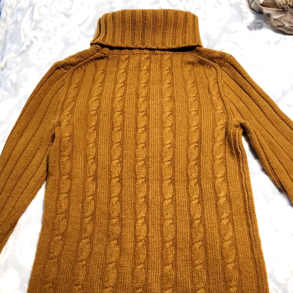 Cambridge cable turtleneck